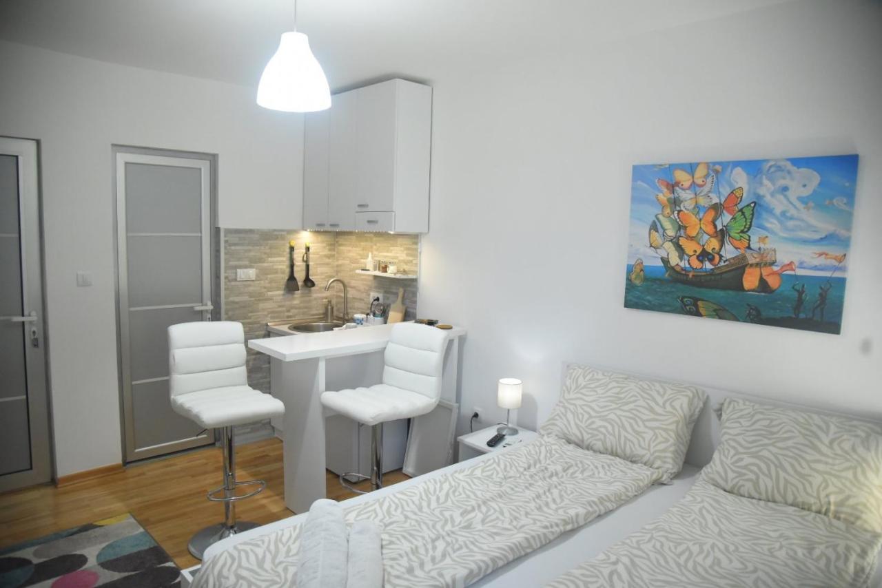 Dekart 2 Apartment Ni Buitenkant foto