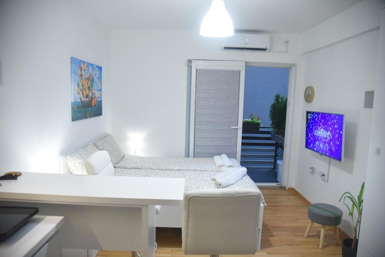 Dekart 2 Apartment Ni Buitenkant foto