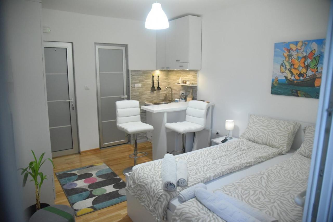 Dekart 2 Apartment Ni Buitenkant foto