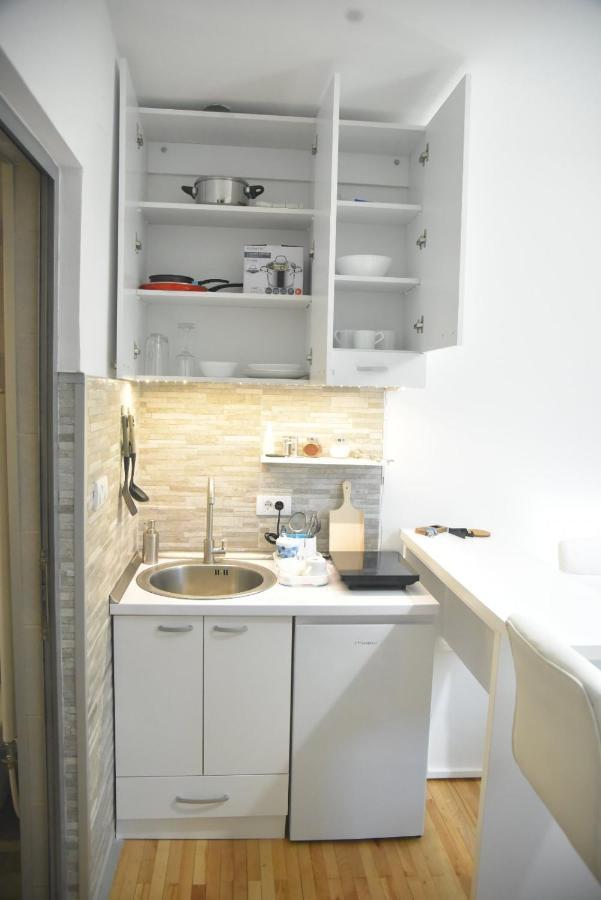 Dekart 2 Apartment Ni Buitenkant foto
