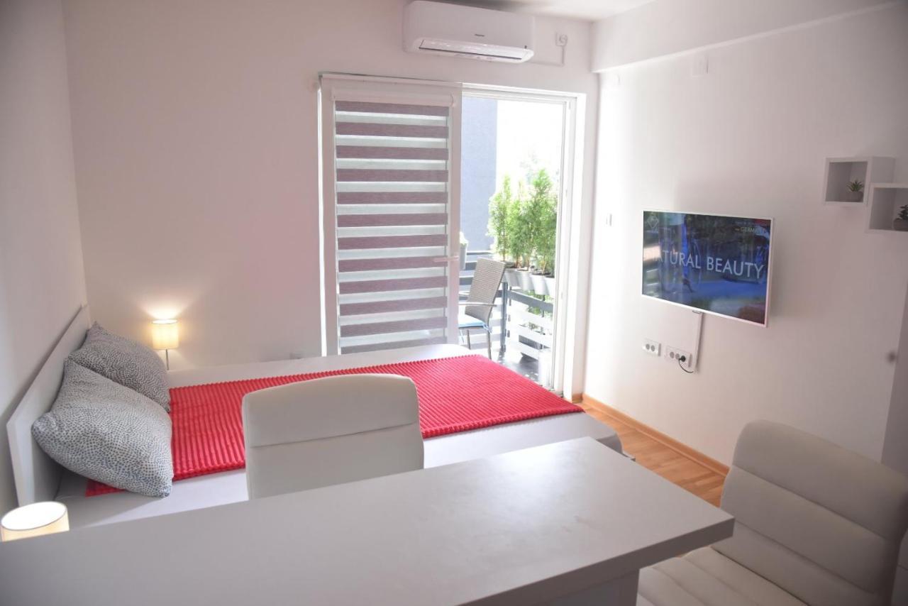 Dekart 2 Apartment Ni Buitenkant foto