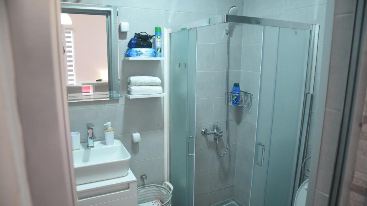 Dekart 2 Apartment Ni Buitenkant foto